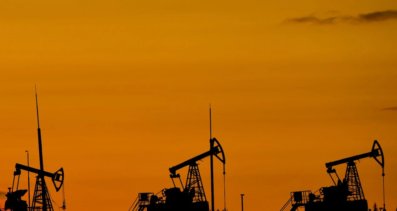 Akaryakıtın kaderi bugün belli olacak: OPEC+'ten çıkan sonuç benzini motorini LPG'yi etkileyecek...